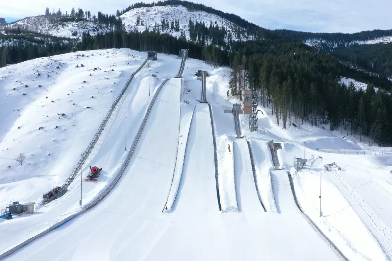 Schanzenlandschaft der Erzberg Arena in Eisenerz.